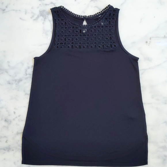 NWOT. H&M 100% Viscose Neck Lace and 4" Front Lace Sleeveless Black Blouse. - Picture 1 of 5